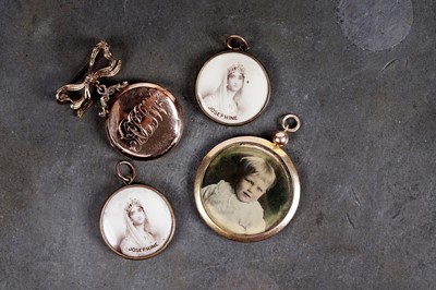 Lot 17 - Portrait miniatures and lockets, including a 1905 mourning locket