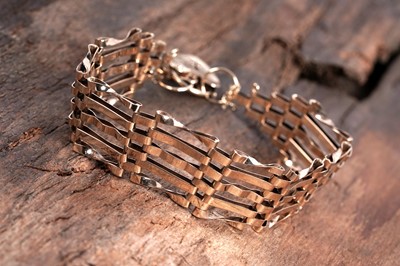 Lot 38 - A 9ct gold gate-link bracelet