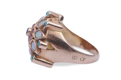 Lot 85 - A bespoke gemstone ring