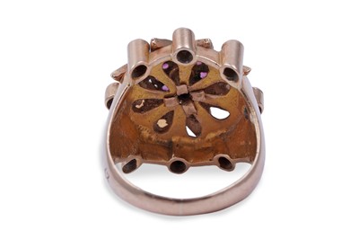 Lot 85 - A bespoke gemstone ring