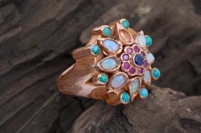 Lot 85 - A bespoke gemstone ring