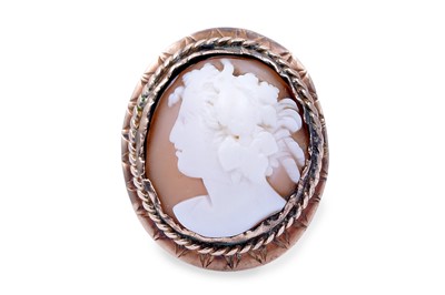 Lot 86 - An early 20th Century carved shell cameo ring