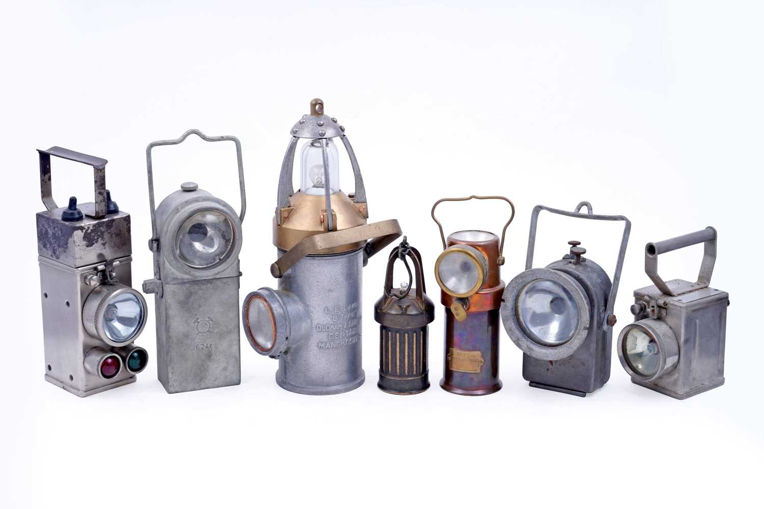 Lot 154 - A collection of electric lamps