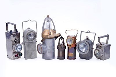 Lot 154 - A collection of electric lamps