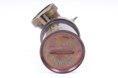 Lot 154 - A collection of electric lamps