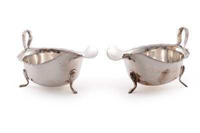 Lot 191 - A pair of 1930s silver sauce boats