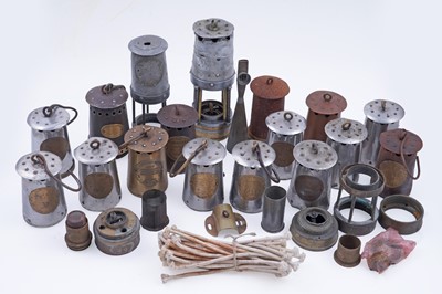 Lot 223 - A selection of lamp parts