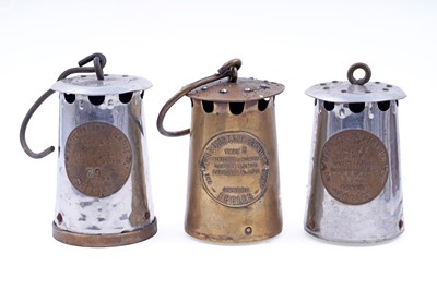 Lot 223 - A selection of lamp parts