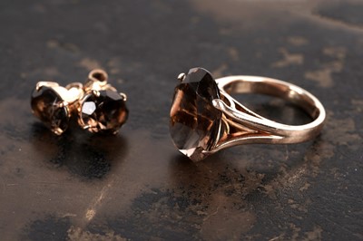 Lot 23 - A 20th Century smoky quartz cocktail ring; and matching earrings