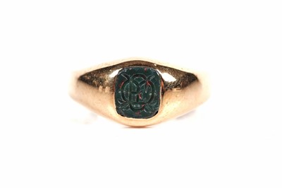Lot 41 - A Victorian signet ring