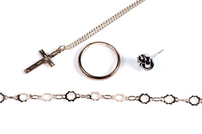 Lot 48 - Gold jewellery items, including a wedding ring