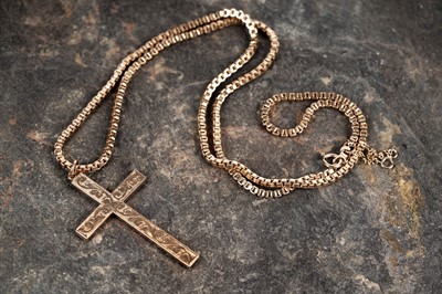 Lot 29 - A modern 9ct gold cruciform pendant on a box link necklace