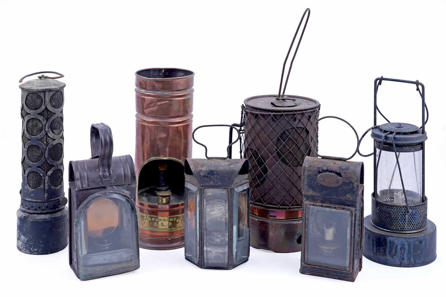 Lot 213 - A selection of paraffin or oil lamps