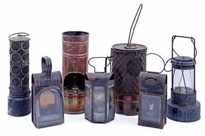 Lot 213 - A selection of paraffin or oil lamps