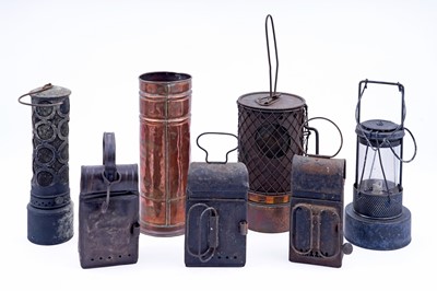 Lot 213 - A selection of paraffin or oil lamps