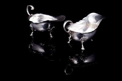 Lot 183 - A pair of Edwardian silver sauce boats