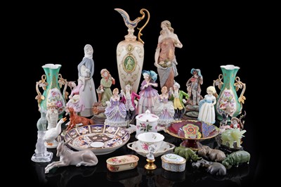 Lot 248 - A selection of ceramics