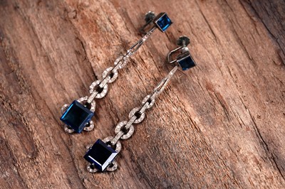 Lot A pair of 1920s Art Deco pendant earrings