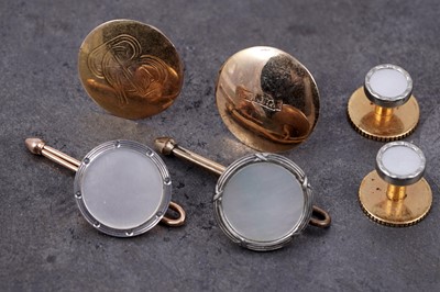 Lot 75 - A 1930s gentleman's shirt studs