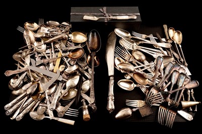 Lot 309 - A selection of silver-plated cutlery and flatware