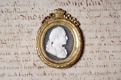 Lot 265 - An 18th Century sulphide glass cameo portrait