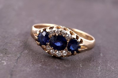 Lot 2 - An Edwardian sapphire and diamond ring