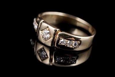 Lot 3 - A Victorian Grand Period diamond ring