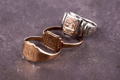 Lot 7 - Three signet rings, including an Edwardian 18ct gold example