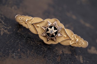 Lot 9 - A Victorian diamond Etruscan Revival bar brooch