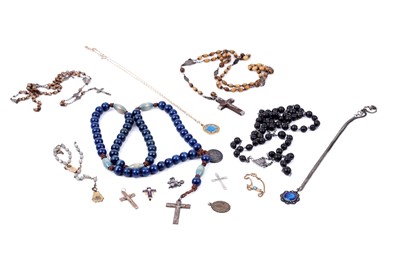 Lot 12 - Early 20th Century religious jewellery, including a 9ct gold crucifix