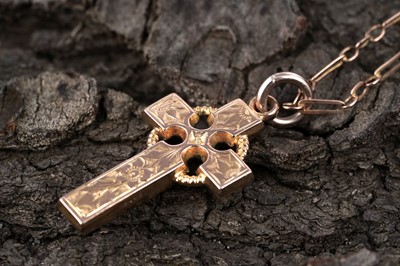 Lot 13 - A Victorian 9ct gold cruciform pendant