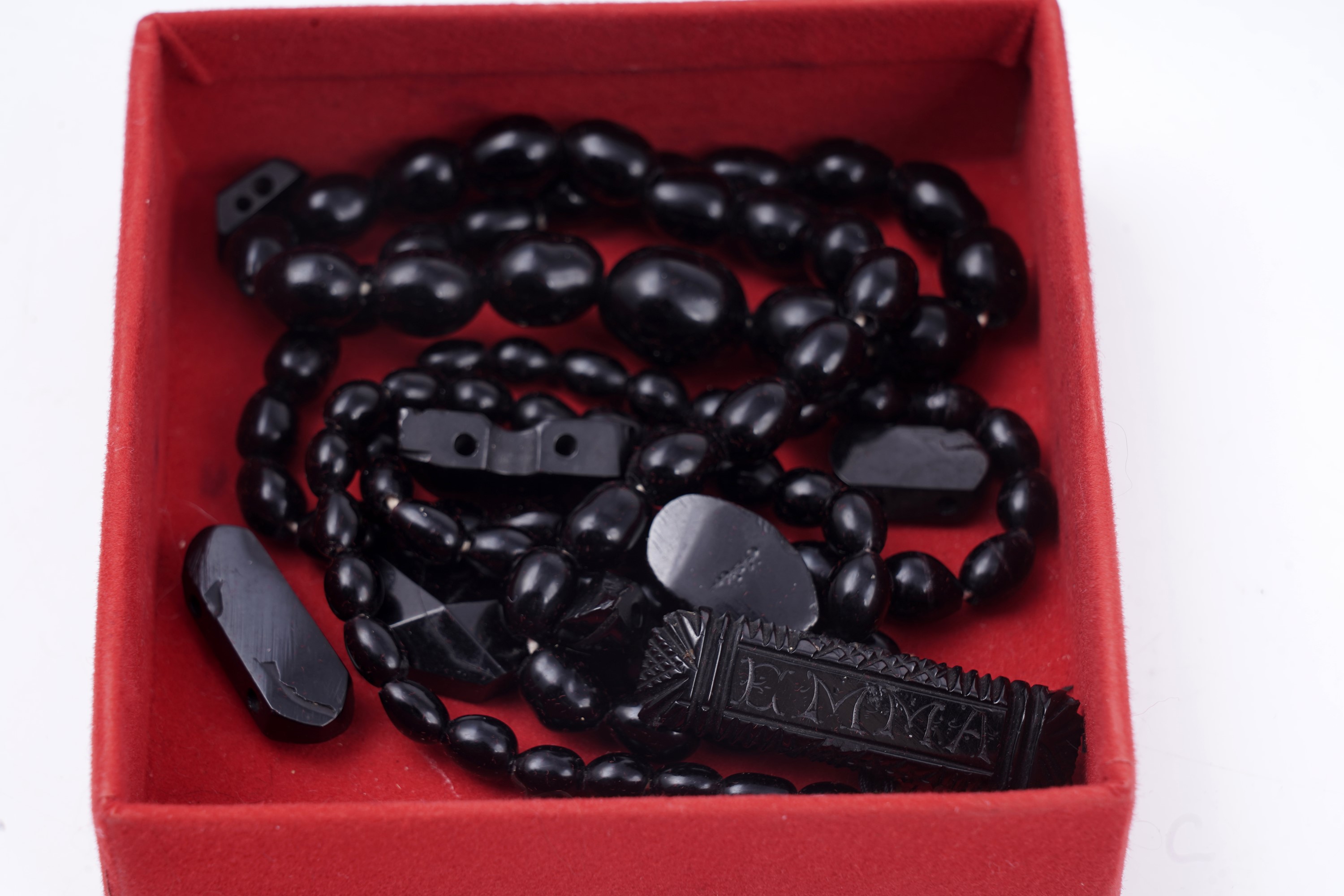 Lot 663 - An Edwardian lady's jet beaded velvet collar