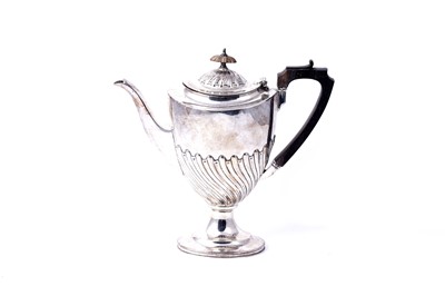 Lot 175 - An Edwardian silver coffee pot