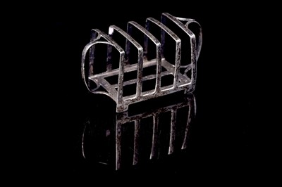 Lot 172 - An Edwardian silver toast rack
