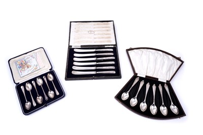 Lot 197 - Cased silver flatware