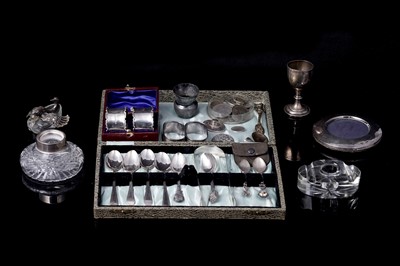Lot 144 - A collection of silver and other items