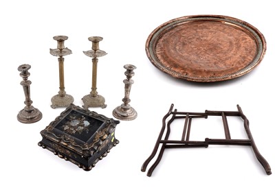 Lot 196 - A collection of items