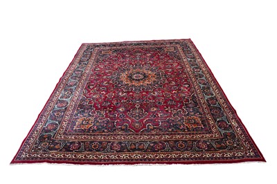 Lot 152 - A late 20th Century hand-knotted Kashan-style carpet