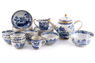 Lot 317 - A Chinese export part tea service