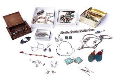 Lot 80 - A selection of Mexican, Native American style and other jewellery