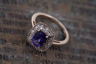 Lot 57 - An amethyst and diamond cluster ring