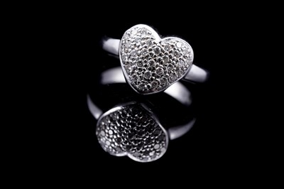 Lot 54 - A diamond love heart pattern ring