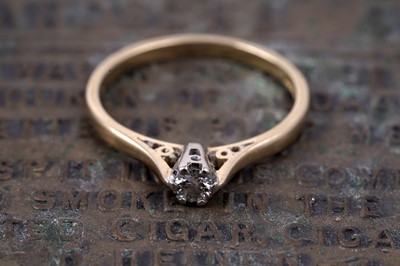 Lot 89 - A single stone diamond ring