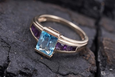 Lot 63 - A modern Swiss blue topaz and amethyst ring