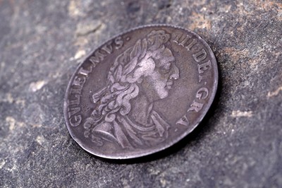 Lot 53 - William III crown, 1695