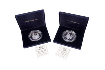 Lot 82 - Royal Mint for Westminster Queen Elizabeth II silver $20 coin; and a 100 Vatu
