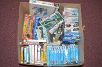 Lot 260 - Revel model constructor kits: mainly 1:144...