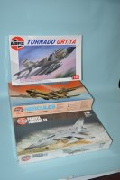 Lot 377 - Airfix model constructor kits, series 9:...